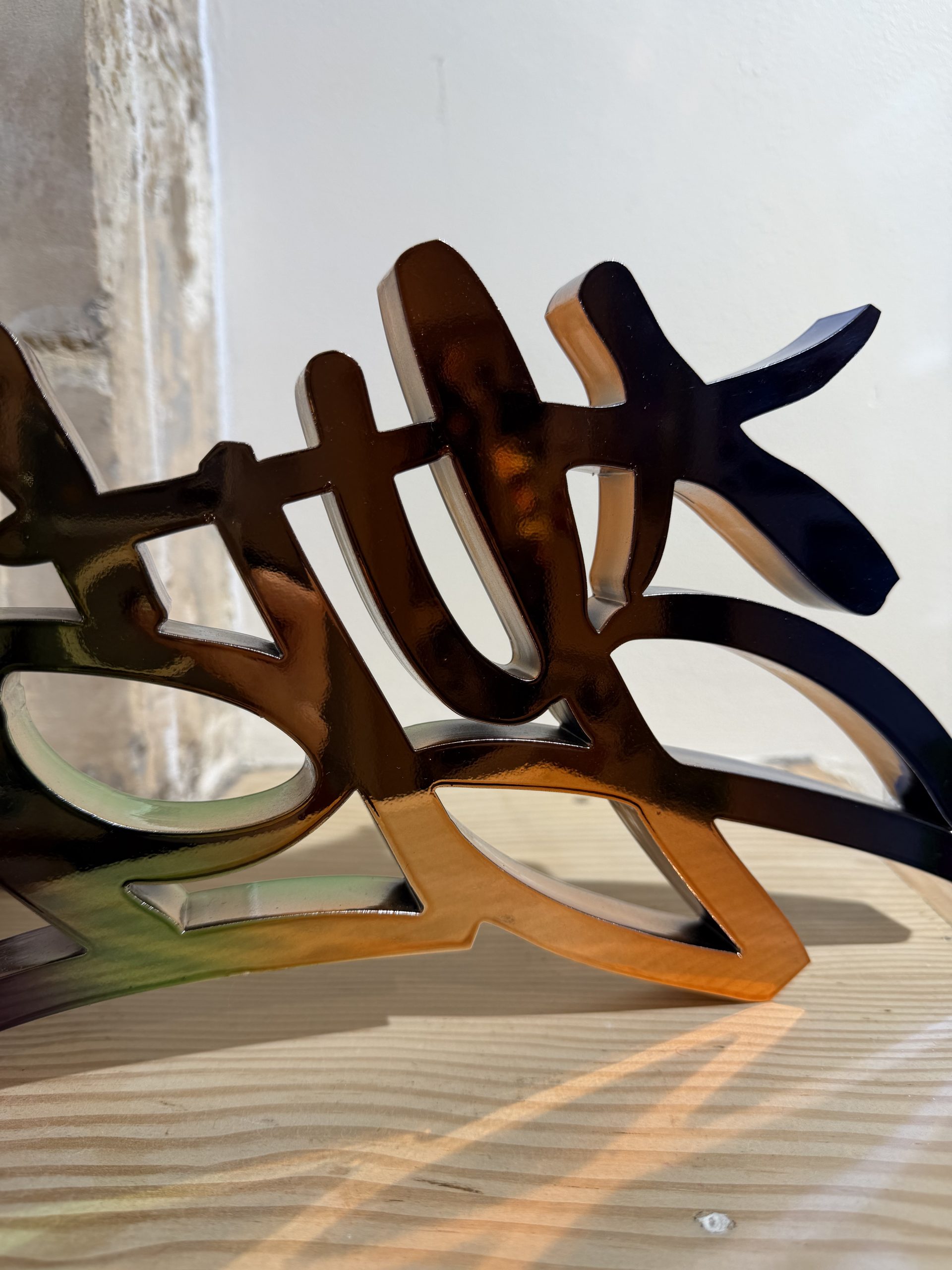 Rainbow Handstyle sculture – Image 5